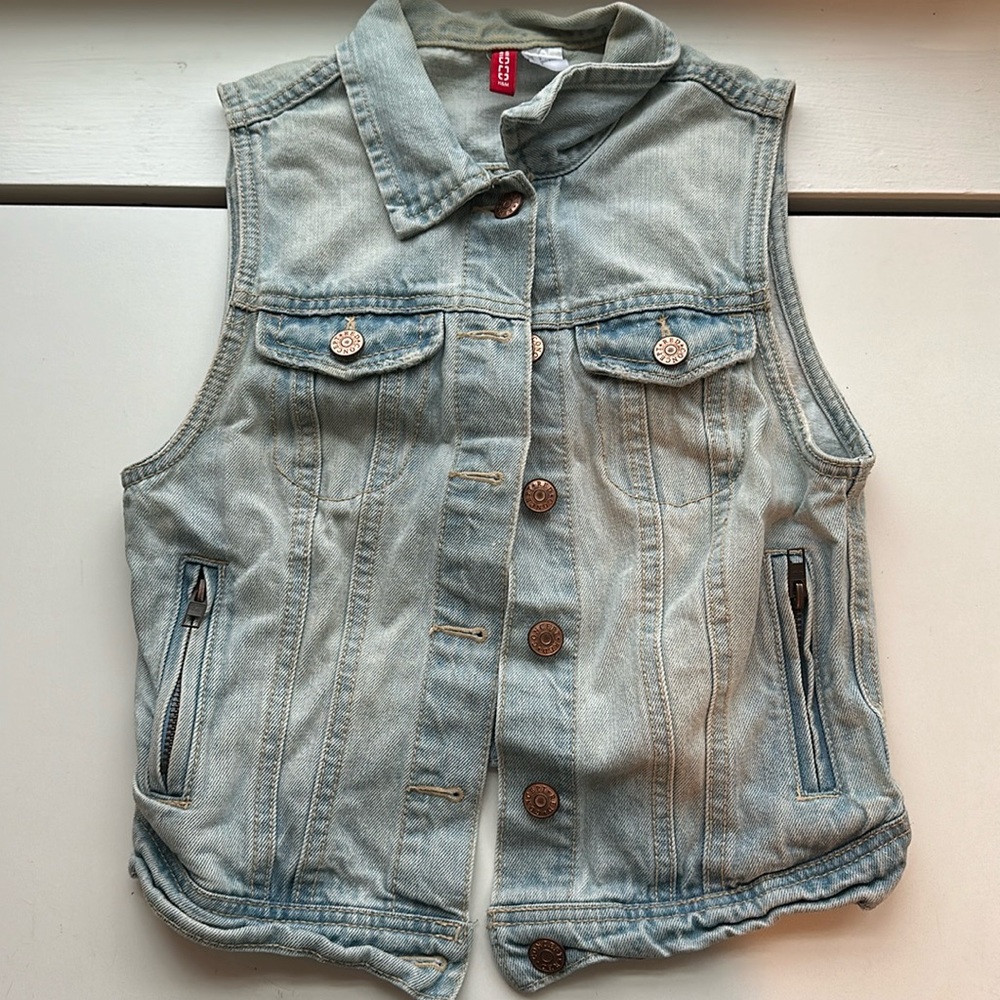 Denim women’s vest, size 4. H&M.